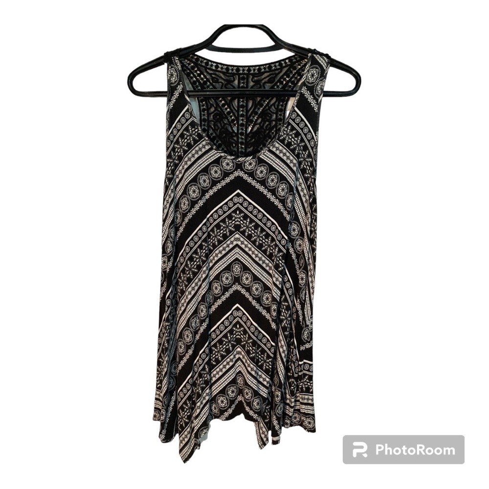 Cato Women’s Black and White Sleeveless Summer Top. 18/20 Womens